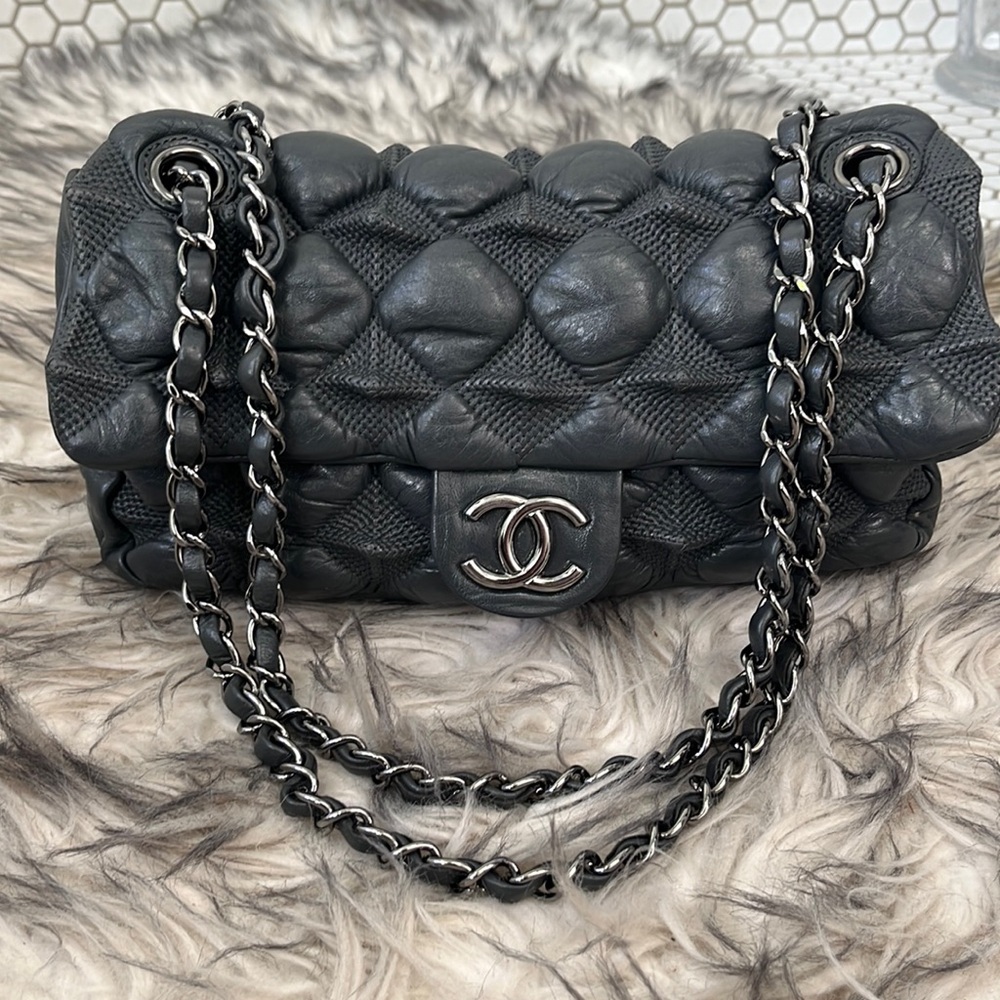 Auth CHANEL BUBBLE Diamond Quilt Lambskin Leather Handbag Purse Bag.. RARE